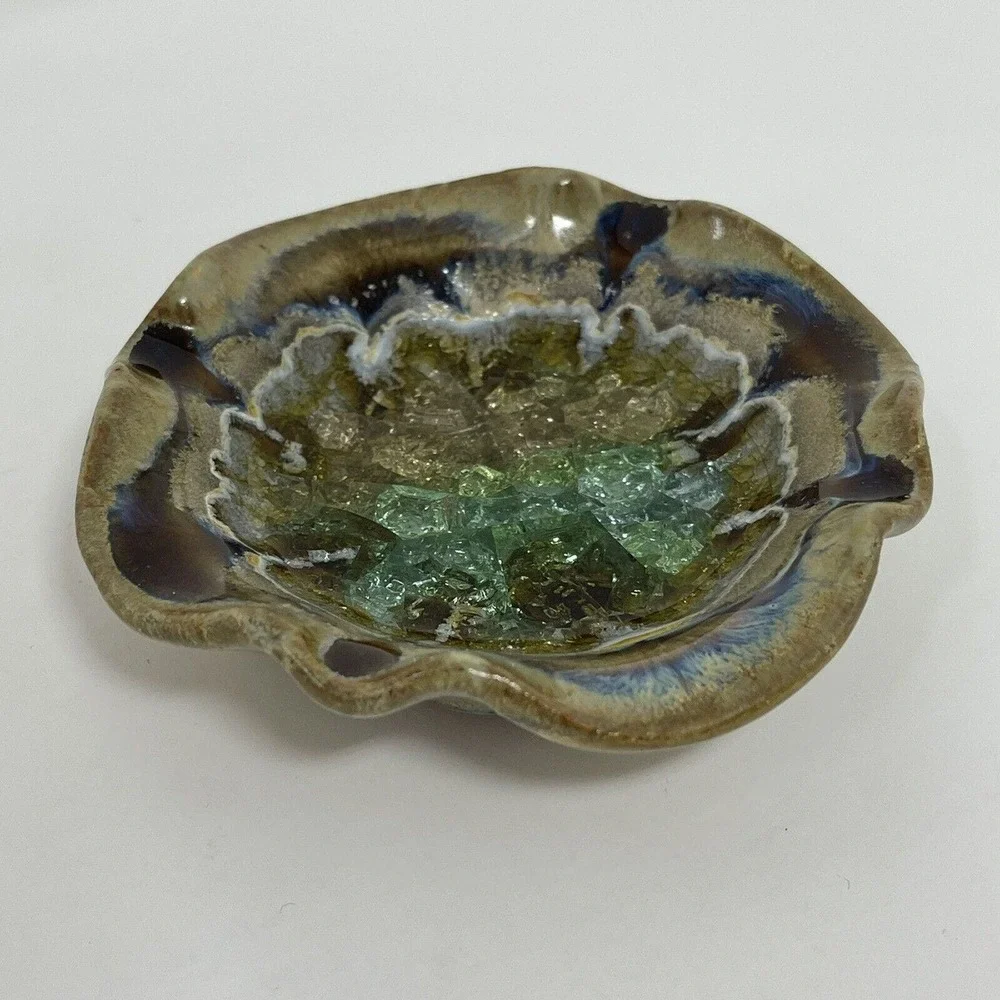 Small Round Glass Crystal Bottom Scalloped Edge Trinket Dish Ashtray Multicolor - Picture 9 of 11